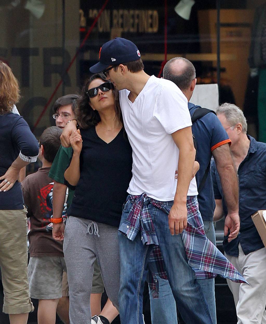 MILA-KUNIS-and-Ashton-Kutcher-Out-nad-About-in-New-York-11