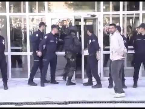 Утка на турски полицаец