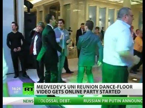 Танцот на Медведев хит на Youtube