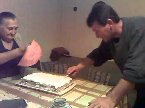 Зошто да не јадеш торта кај Срби на гости?:)))