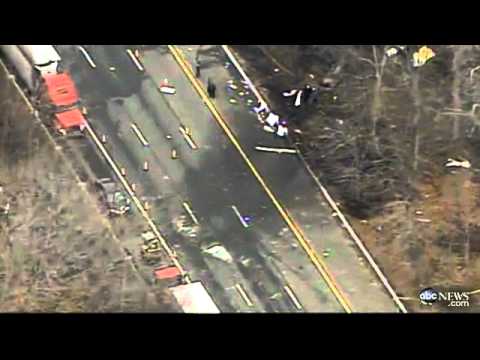 Видео: Авион се урнал на автопат!