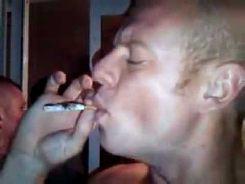 Најбрзото пушење цигара кое сте го виделе! :)