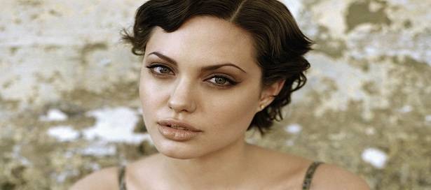 Angelina-Jolie-With-Short-Hair-Style