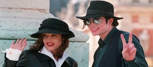 michael-and-lisa-marie-presley-visit-the-chateau-de-versailles-in-france(78)-m-13