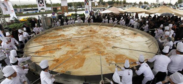 worlds-biggest-omelette2.jpg