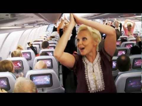 Боливуд во авион! Финските стјуардеси станаа хит на интернет! :)))