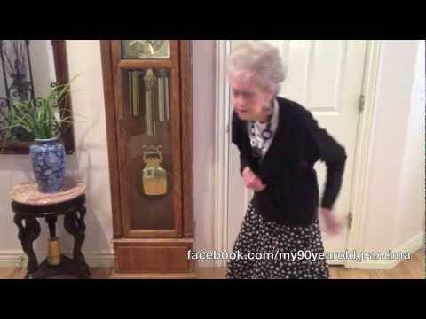 90 годишна баба танцуваше за Витни Хјустон!