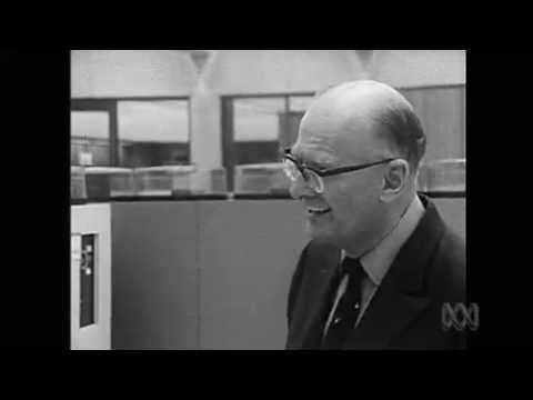 Како Артур Ц. Кларк во 1974 година го предвиде интернетот и компјутерите?!