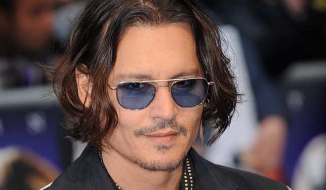 johnny-depp-uk-premiere-dark-shadows-04