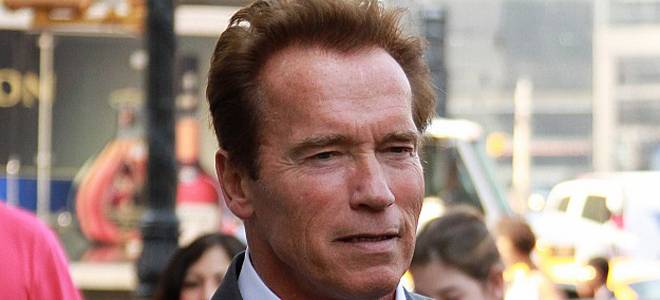Arnold Schwarzenegger Exits His Hotel