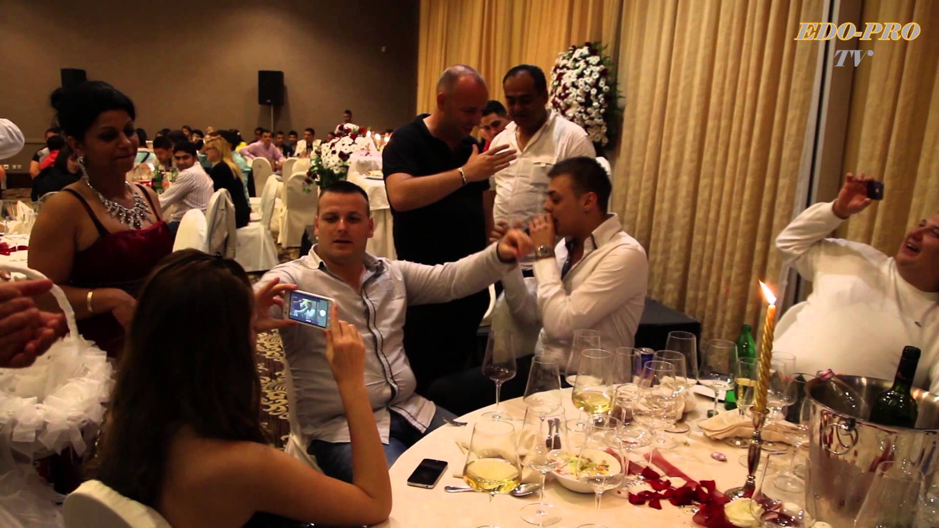 Вака изгледа мафијашка свадба: Ферари, невеста во хелихоптер…