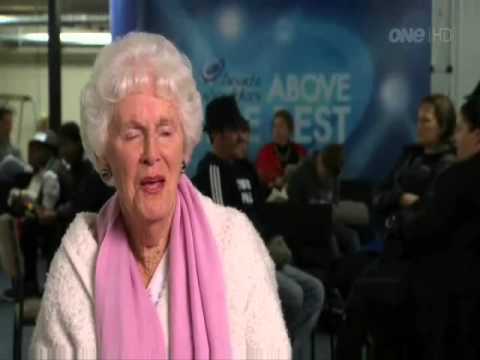 Таа има 91 година и го восхити светот со својот глас!