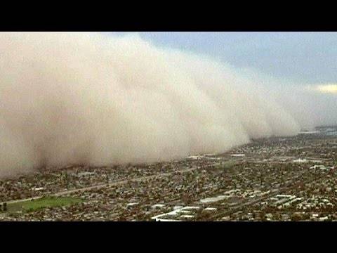 Погледнете како страшна песочна бура, за само неколку секунди го “проголтува“ градот Феникс