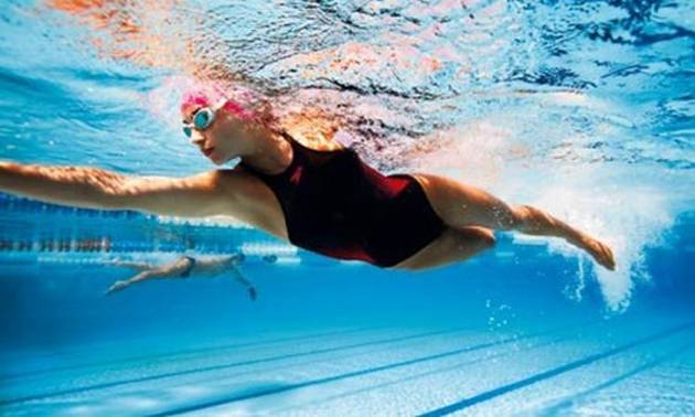 Woman-swimming-in-a-pool-008-490x294