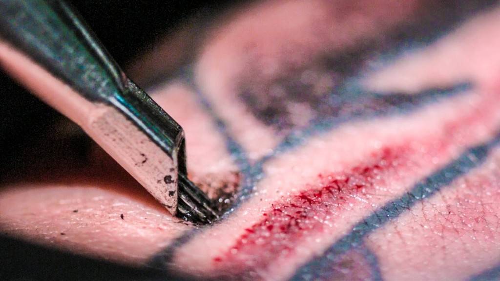 Ако се плашите од игли, не гледајте – Тетовирање одблизу