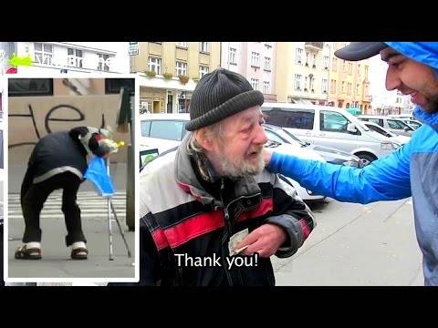 Бездомник пронајде паричник и го врати на сопственикот а потоа…