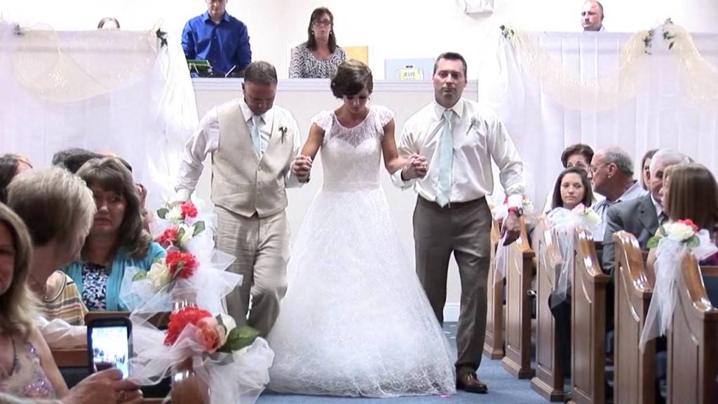 Моќта на љубовта: Парализирана невеста проодела на својата свадба!