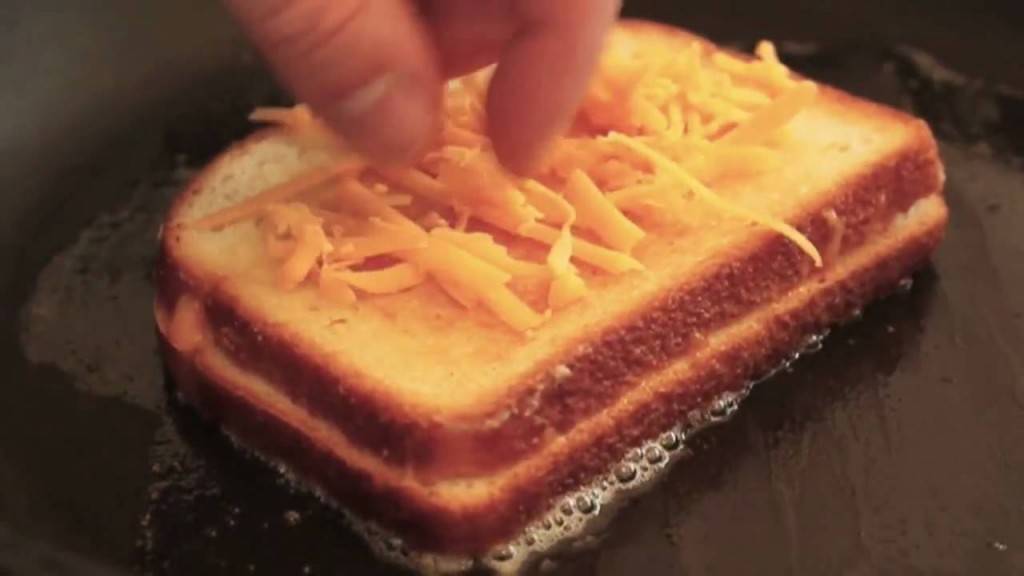 После ова видео, никогаш повеќе нема да правите сендвич на ист начин!