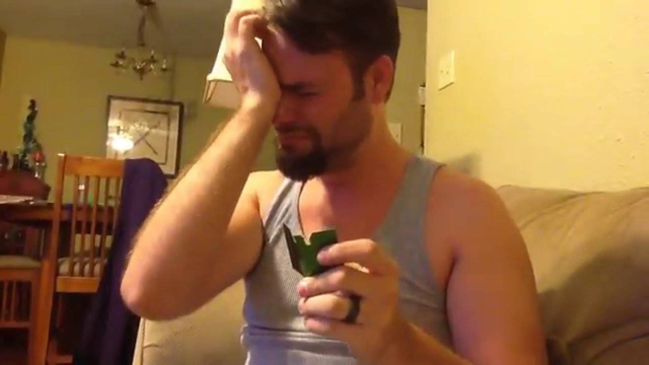 Видео од глув маж, кој дознава дека неговата сакана сопруга е бремена ќе ве исполни со емоции