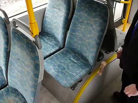 Ужас: Погледнете што се’ се наоѓа во автобуските седишта!