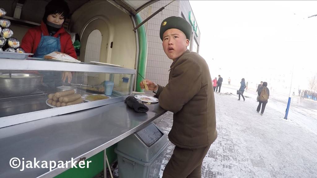 Досега непознат факт: Видео кое прикажува што најмногу јадат Севернокорејците