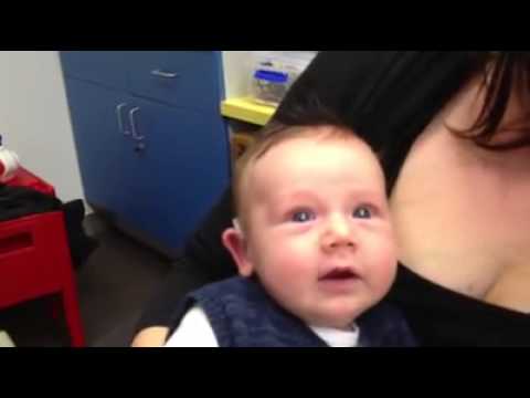 Погледнете ја реакцијата на бебе кое прв пат го слуша гласот на својата мајка