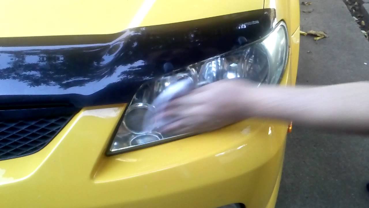 Зел спреј против инсекти и започнал да го чисти возилото: Резултатот ќе ве изненади