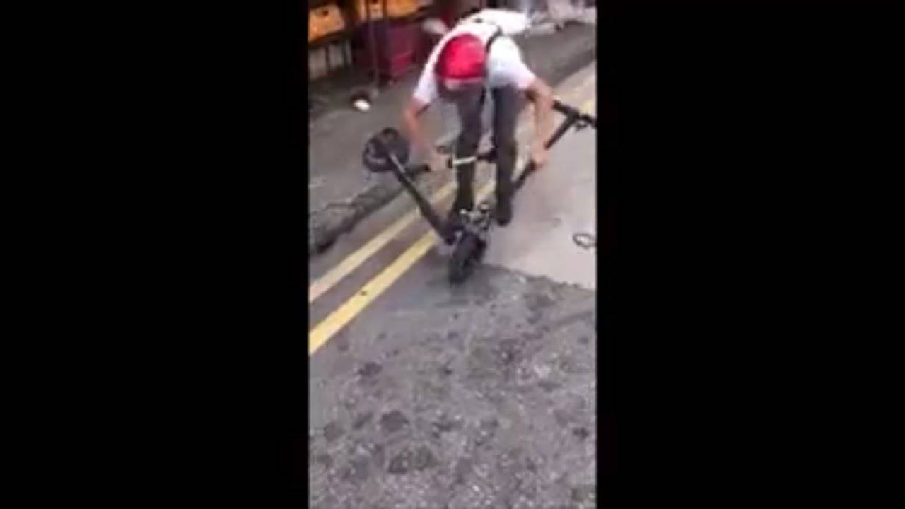 Полицијата сакала да го заплени неговиот електричен скутер: Не го давам, па дури и… (ВИДЕО)