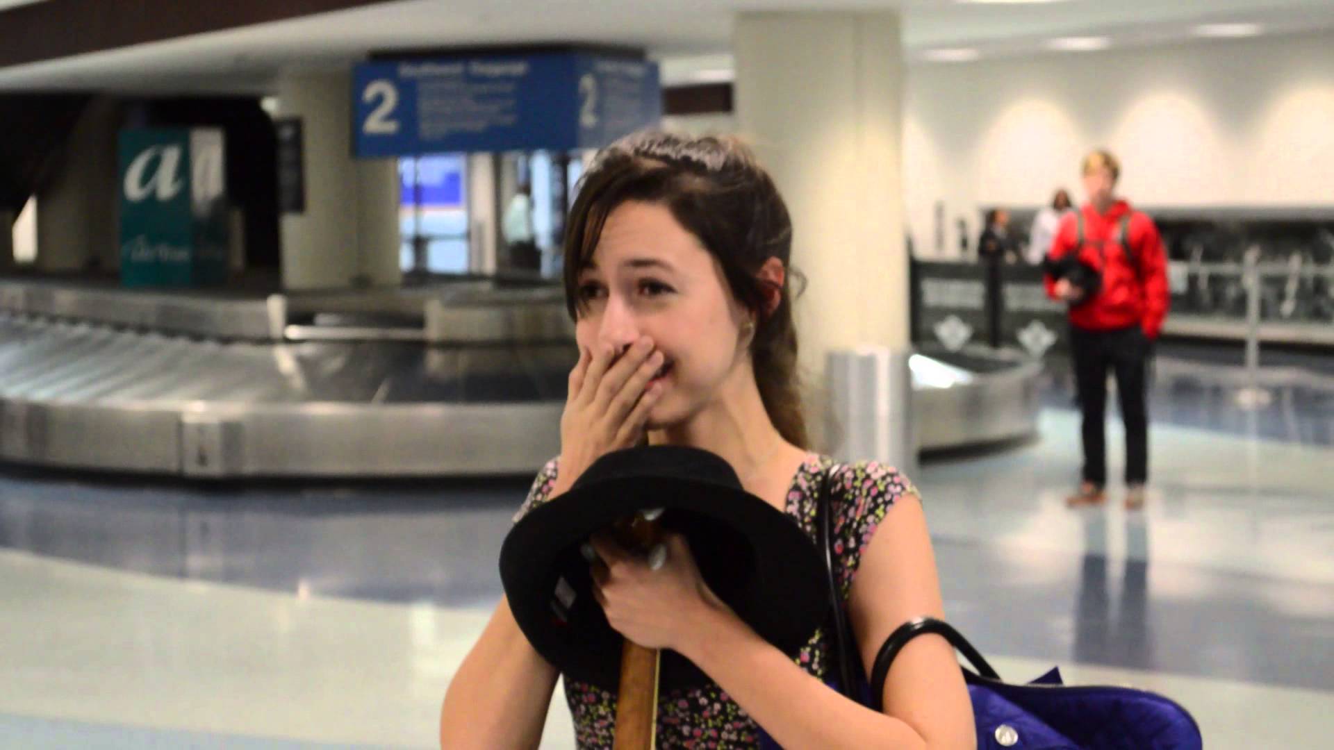 Го чекала багажот на аеродром, а потоа добила изненадување на животот!