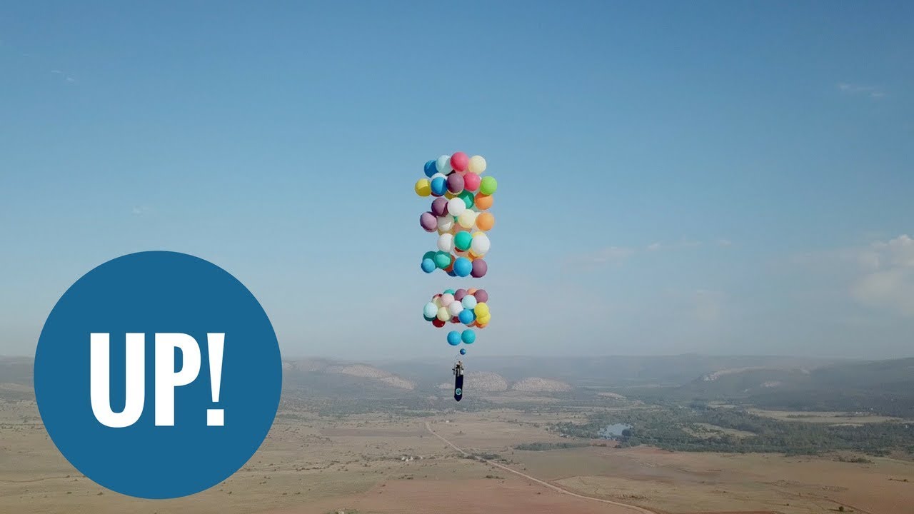 Полетување со 100 шарени балони