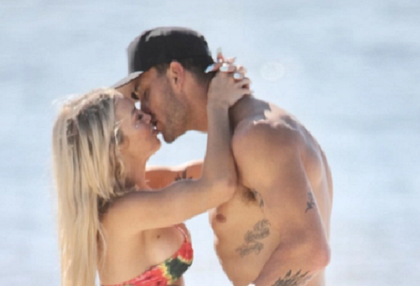 бикини наслов бикини наслов