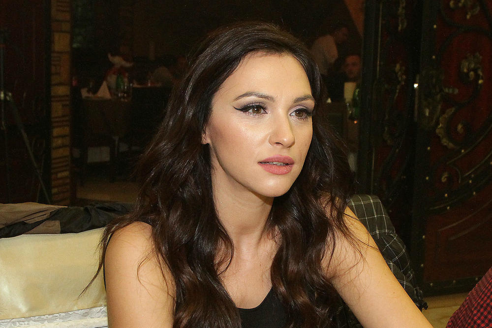 љупка насловна