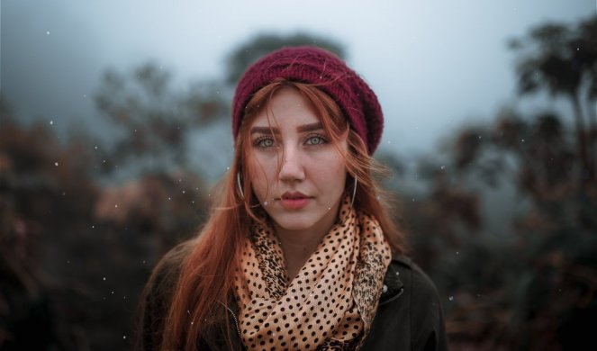 303226_selective-focus-photo-of-woman-wearing-red-beanie-1453594_f