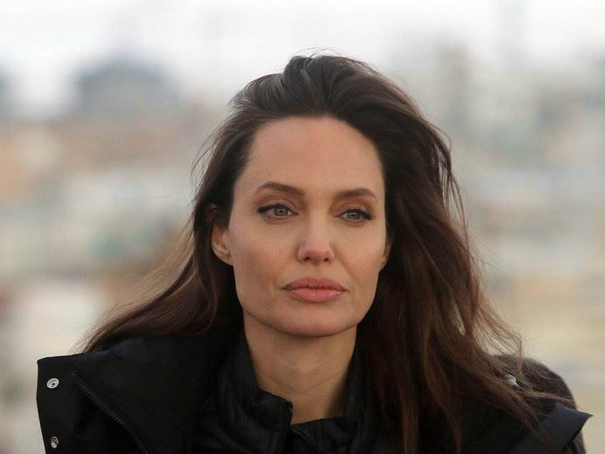 Angelina-Jolie