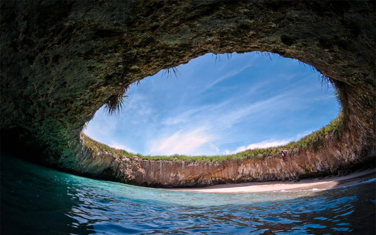 Playa-del-Amor-Marietta-Islands-Mexico