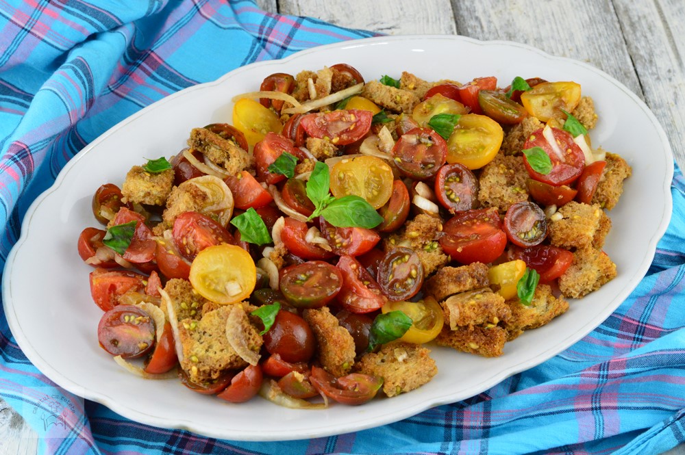 panzanella-salata-de-rosii-cu-crutoane.jpg