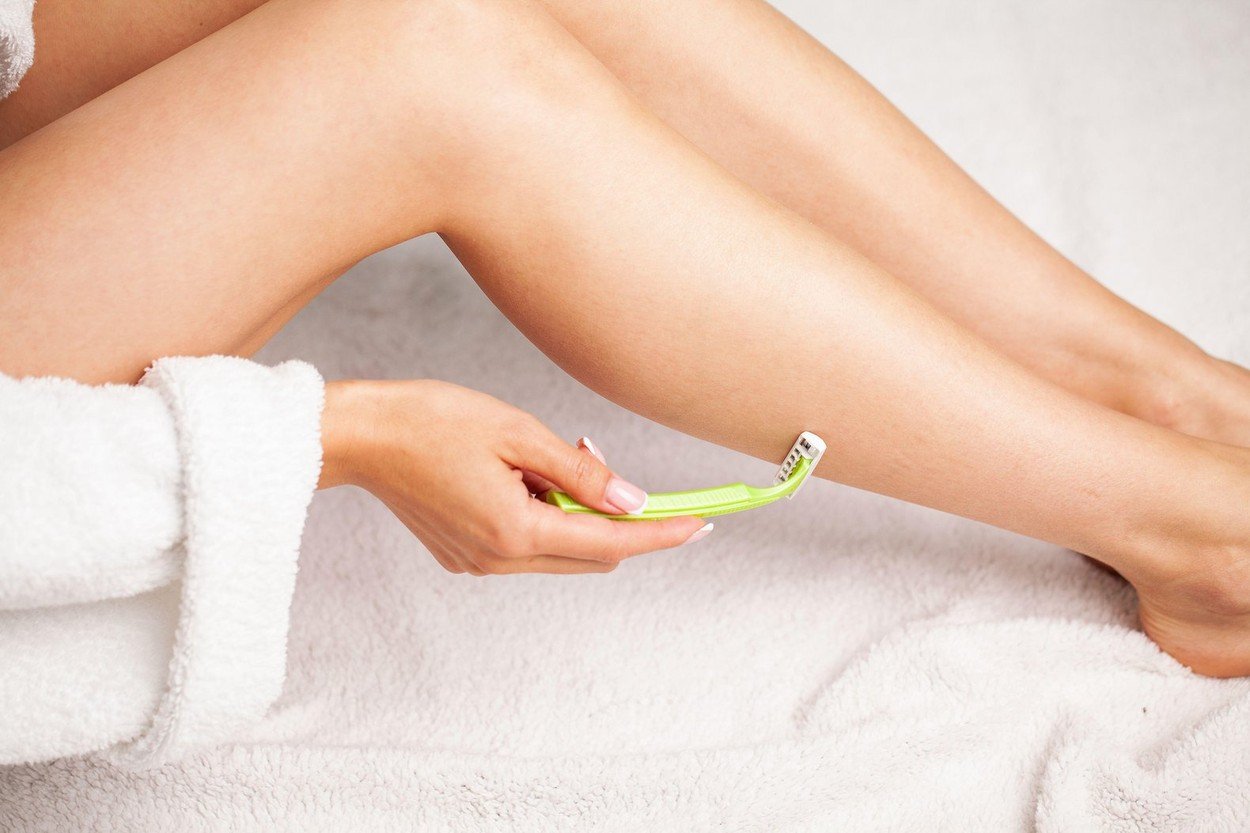 Как брить ноги с помощью мыла