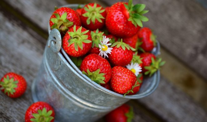 280516_strawberries-3431122-1920_f