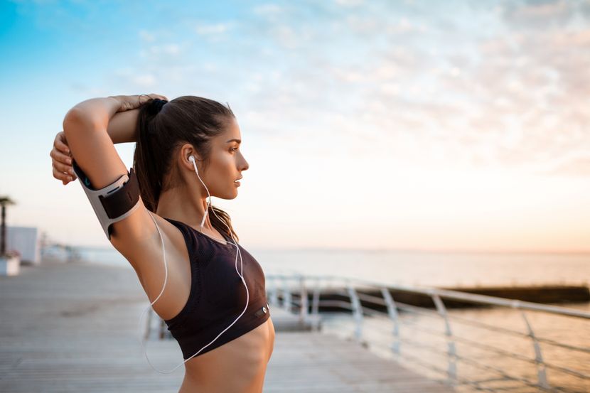 young-beautiful-sportive-girl-training-sunrise-seaside-830x0