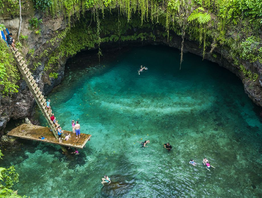 62313840-sua-ocean-trench