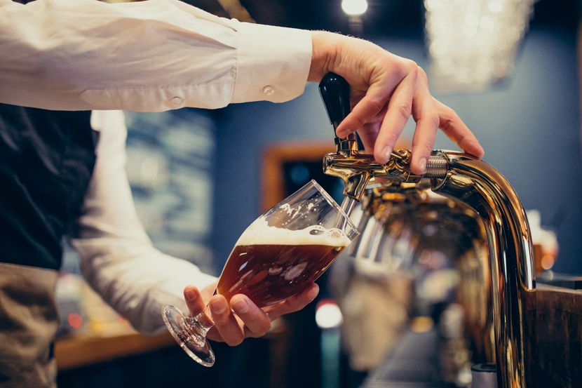 male-bartender-pouring-beer-pub-830x0