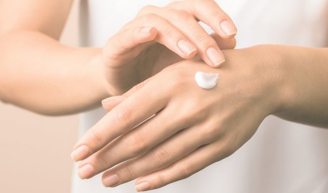 498945_xstock-photo-cold-season-hands-skin-protection-closeup-woman-applying-protective-cream-on-hands-1662635866_f