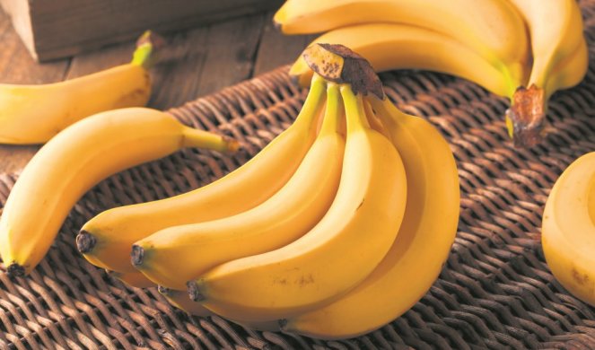 506758_xstock-photo-raw-organic-bunch-of-bananas-ready-to-eat-375477457_f