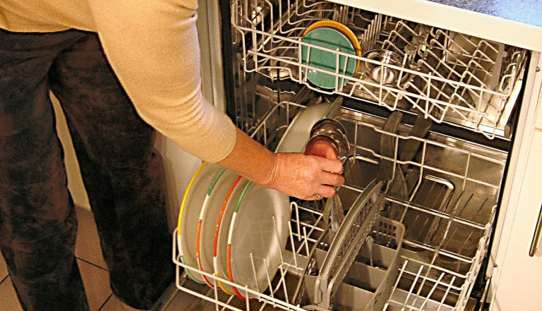 2820_load-the-dishwasher-335667-1920_f