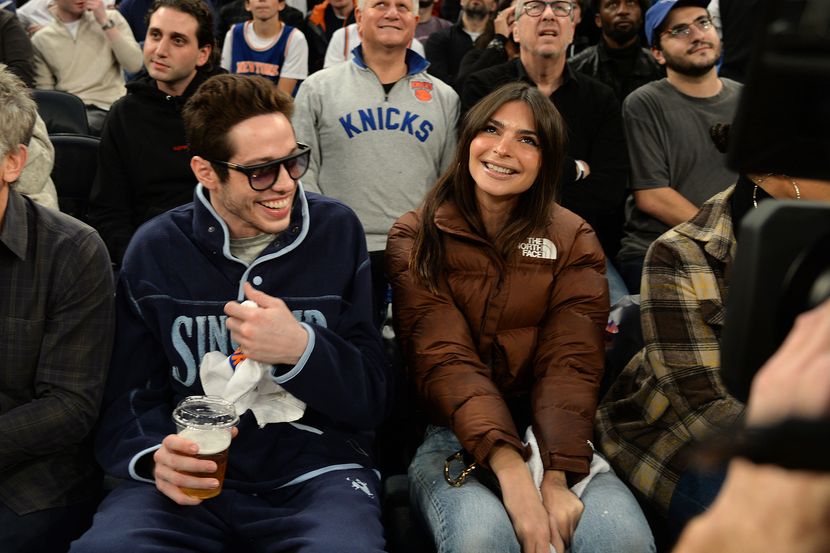 pete-davidson-emily-i-ratajkowski-pit-dejvidson-i-emili-ratajkovski-0740574362-830x0