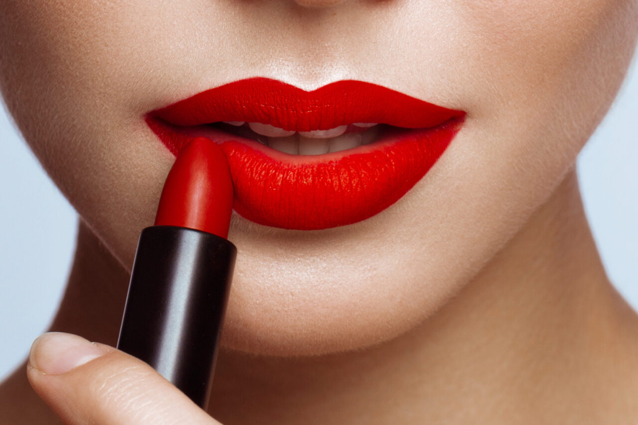 Beautiful,Girl,With,Red,Lips,And,Classic,Makeup,With,Lipstick