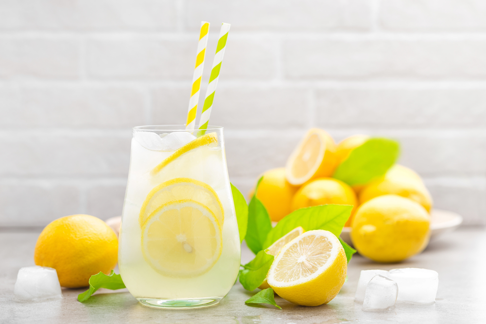 Lemonade.,Drink,With,Fresh,Lemons.,Lemon,Cocktail,With,Juice,And