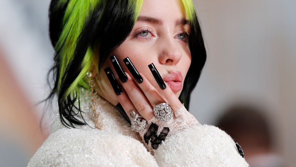 62527502-billie-eilish