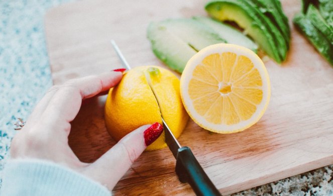 269825_llblur-chopping-board-citrus-fruit-1843245_f