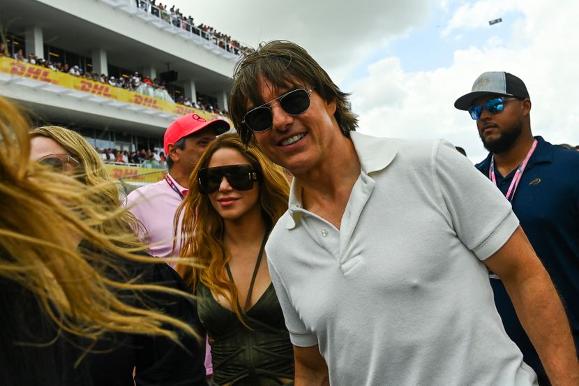 shakira-tom-cruise-2-830x0